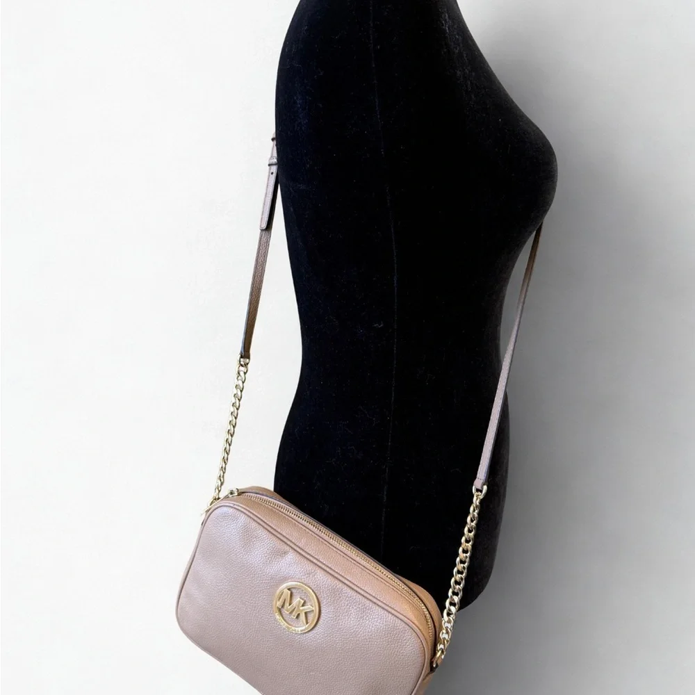 MICHAEL KORS Fulton Crossbody Bag in Pebbled Leather. Great Pre-❤️ Condition
